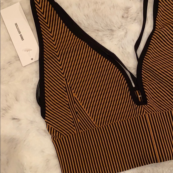 Urban Outfitters Seamless Ribbed Plunge Bra Top - Picture 3 of 4